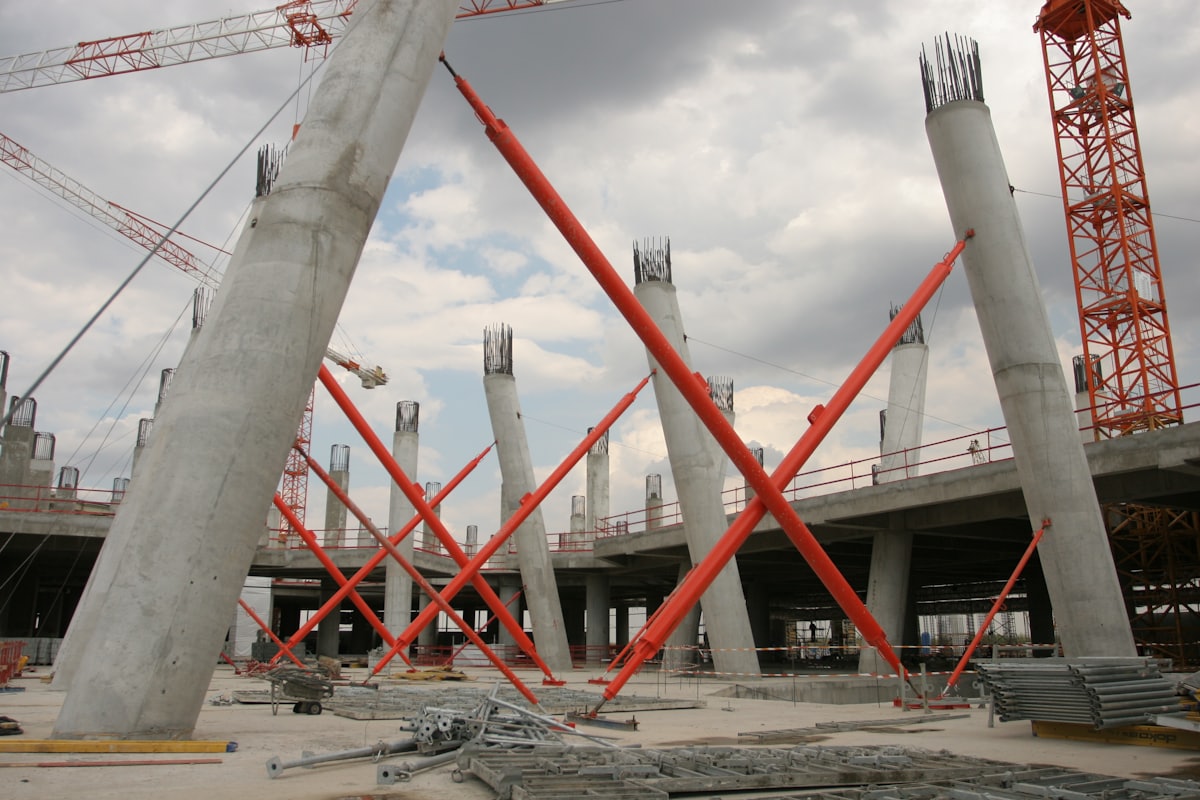 Hündürmərtəbəli binanın fasad baxımı — 2